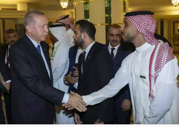 Cumhurbaşkanı Erdoğan Suudi Arabistan’da! İlk kareler 7