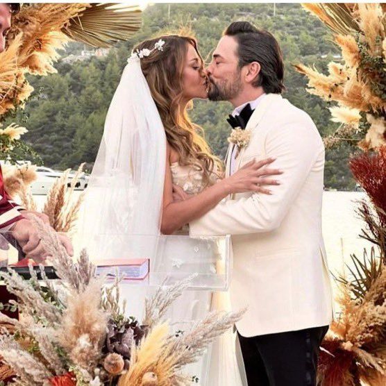 Ahmet Kural, mutluluğa imzayı bastı! 4 yıllık sevgilisi Çağla Gizem Çelik ile evlendi 5