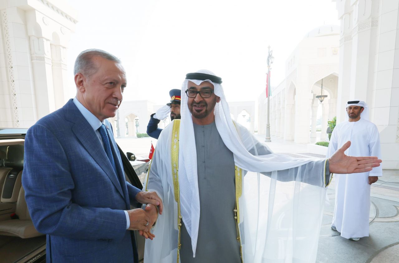 Cumhurbaşkanı Erdoğan, Birleşik Arap Emirlikleri’nde! Körfez turunda üçüncü durak 4