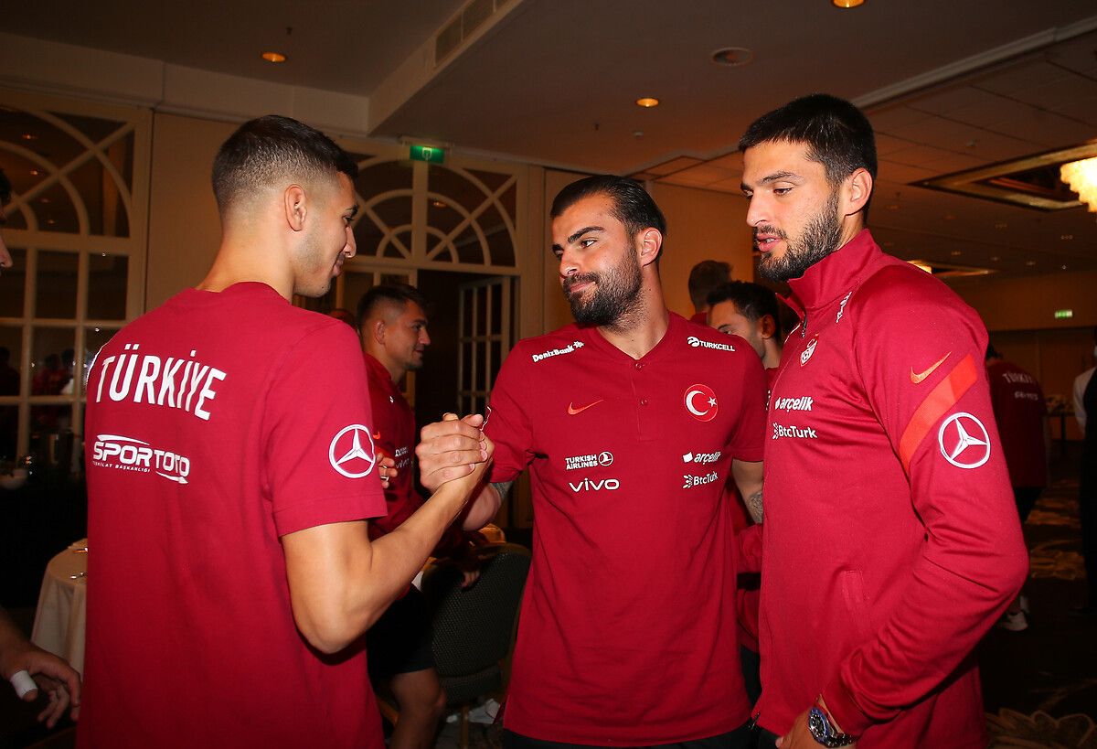 Milli futbolcu Mert Müldür seçimini yaptı! Transferi duyurdular... 6