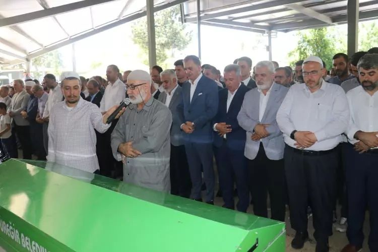 Bıçaklı saldırıda öldürülen HÜDA PAR'lı Sacit Pişgin'in cenazesi defnedildi! Ömer Çelik de katıldı... 3