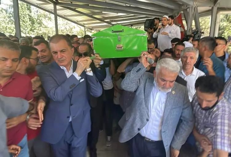 Bıçaklı saldırıda öldürülen HÜDA PAR'lı Sacit Pişgin'in cenazesi defnedildi! Ömer Çelik de katıldı... 1