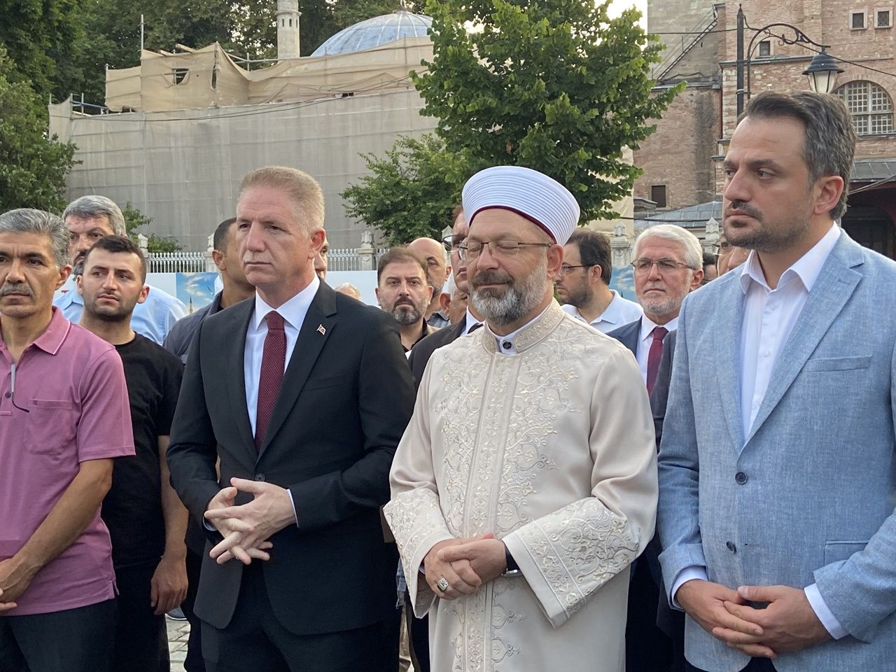 Diyanet İşleri Başkanı Erbaş, çağrıda bulundu! Ayasofya-i Kebir Cami-i Şerifi'nin ibadete açılışının üçüncü yıl dönümünde vatandaşlar camiye akın etti 6