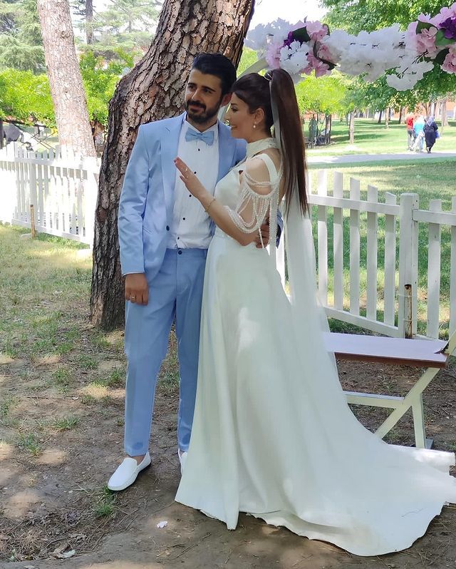 Oğlu Tayfun Erdoğan’ın nikahına katılmayan şarkıcı Emrah çocukları Elyesa ve Eleysa ile sinema keyfi yaptı! Takipçileri Emrah'ı topa tuttu 10