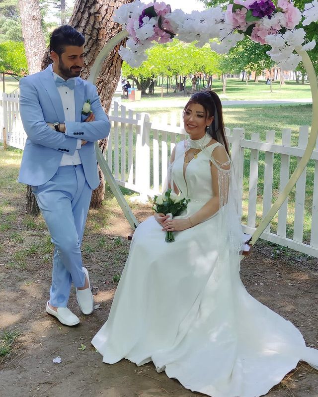 Oğlu Tayfun Erdoğan’ın nikahına katılmayan şarkıcı Emrah çocukları Elyesa ve Eleysa ile sinema keyfi yaptı! Takipçileri Emrah'ı topa tuttu 2