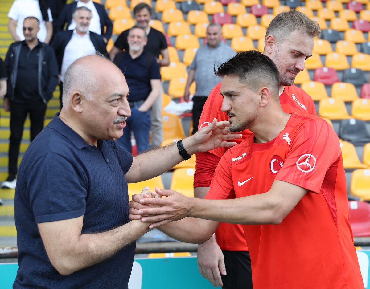 Galatasaray'ın Zaha bombasından sonra Ali Koç'tan çılgın transfer 18