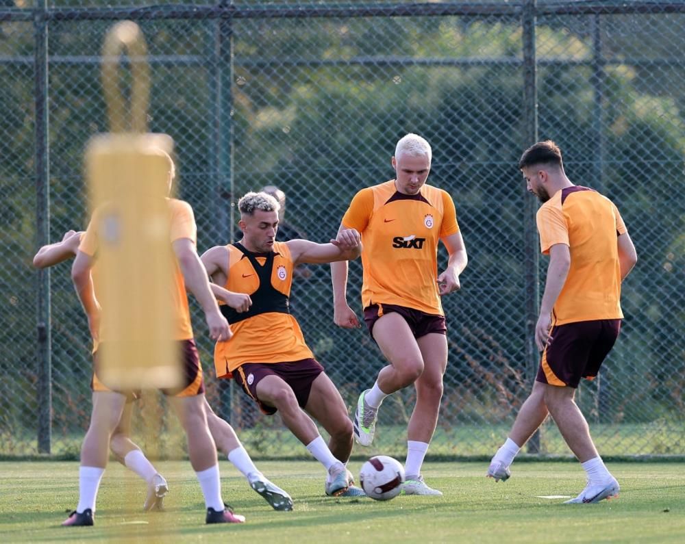 Icardi beklenirken Cimbom'a Zaha'dan sonra bir yıldız daha... 14