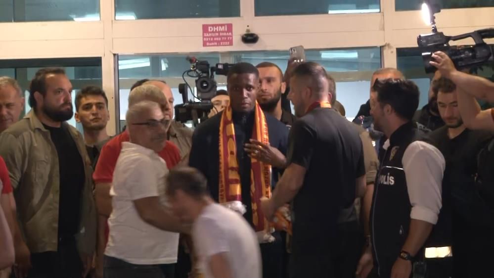Icardi beklenirken Cimbom'a Zaha'dan sonra bir yıldız daha... 2
