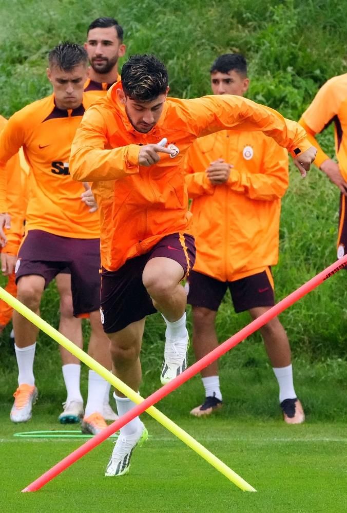 Icardi beklenirken Cimbom'a Zaha'dan sonra bir yıldız daha... 6