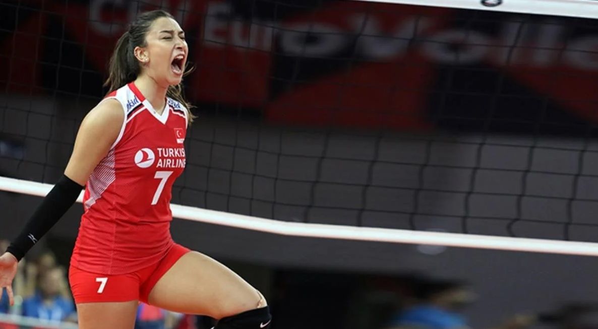 Şampiyonluk sonrası tatil keyfi: Milli voleybolcumuz Hande Baladın'dan bikinili pozlar 1
