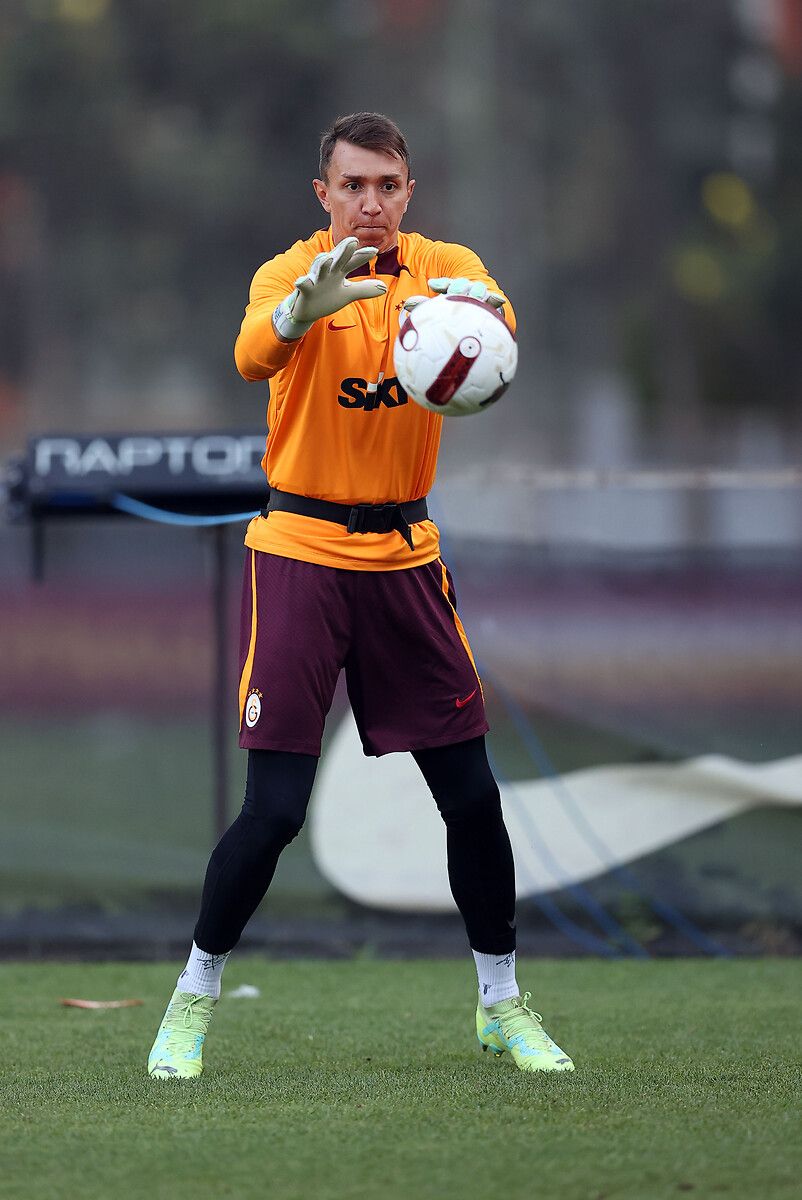 Galatasaray'da şok gelişme! Muslera'nın transferini duyurdular 7