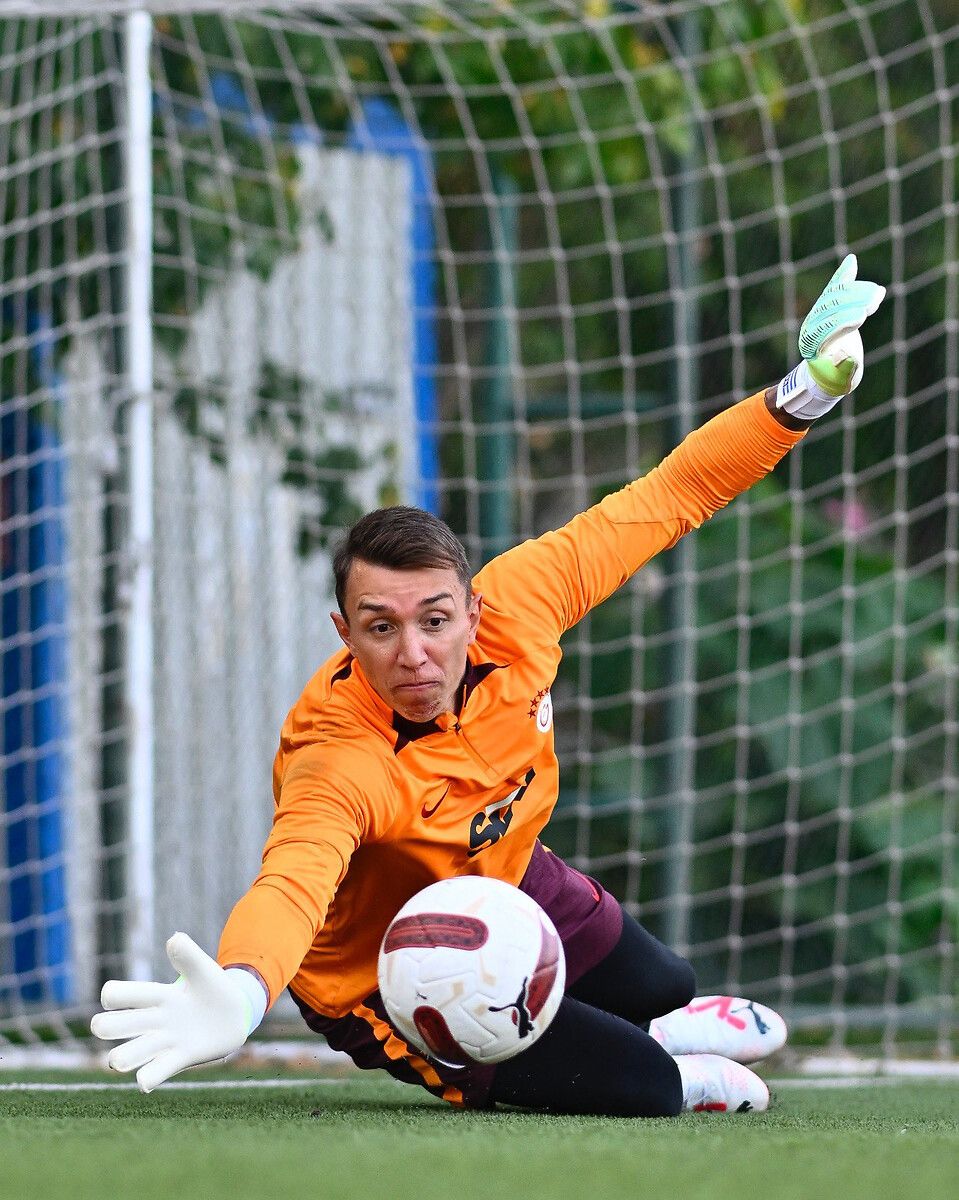 Galatasaray'da şok gelişme! Muslera'nın transferini duyurdular 8