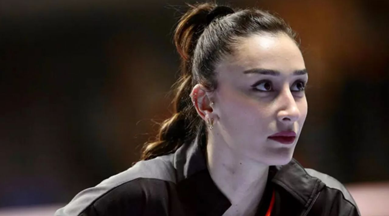 "Yüzüne asit atarım" diyerek Milli voleybolcu Hande Baladın'ı tehdit eden kişi kulüp binasını da basmış! 2