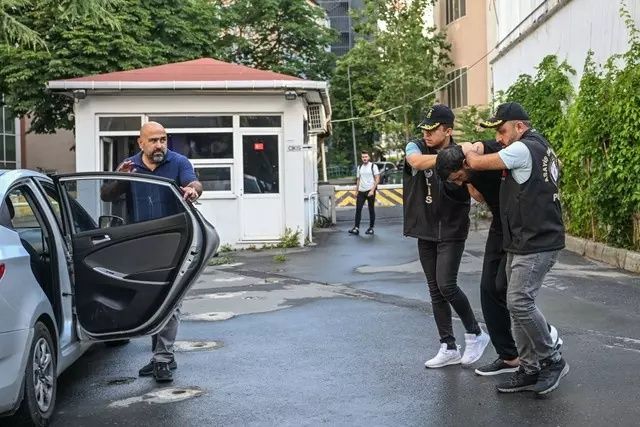 Esenyurt'taki tekel bayi vahşetinde çarpıcı gelişme! Baba hakkında şok iddia: Adliyeye sevk edildi! 2