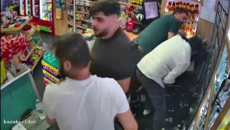 Esenyurt'taki tekel bayi vahşetinde çarpıcı gelişme! Baba hakkında şok iddia: Adliyeye sevk edildi! 5