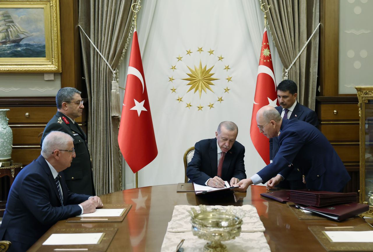 YAŞ kararlarının ardından Cumhurbaşkanı Erdoğan'dan ilk açıklama: Hayırlara vesile olmasını diliyorum... 3