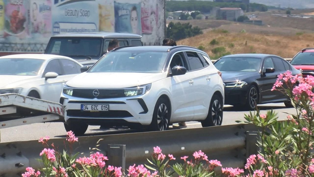 Başına gelmeyen kalmadı: Şarkıcı Kutsi benzini bitince yolda kaldı! Yanı başındaki kazada iki kişi öldü 3