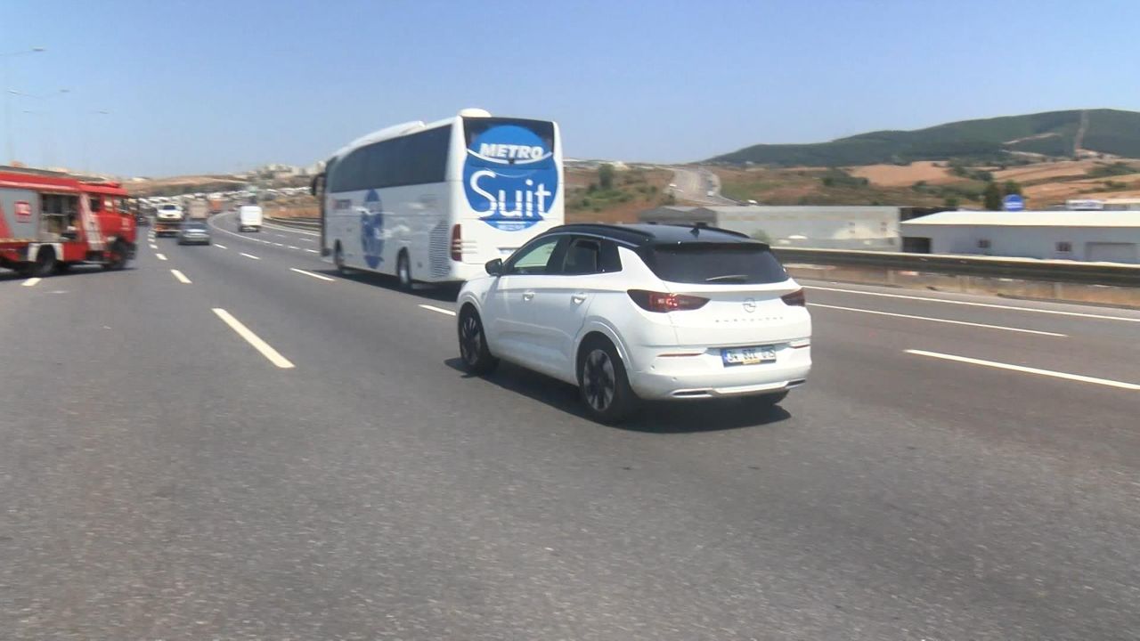 Başına gelmeyen kalmadı: Şarkıcı Kutsi benzini bitince yolda kaldı! Yanı başındaki kazada iki kişi öldü 6