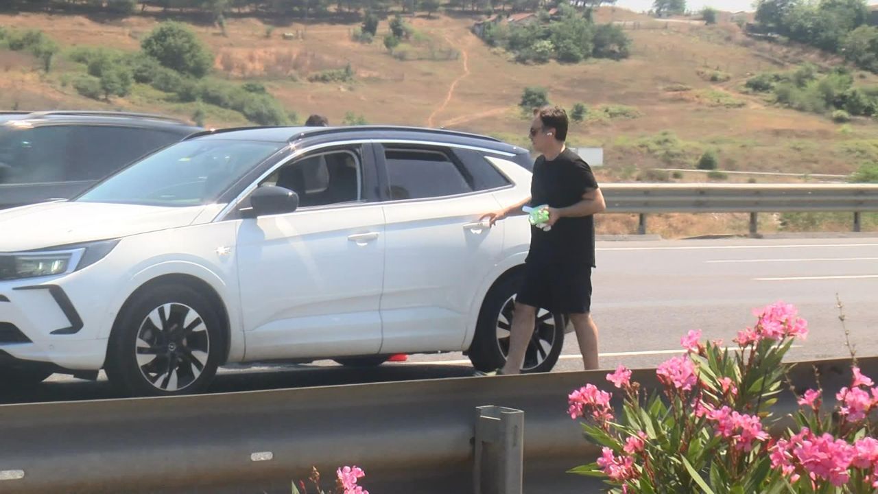 Başına gelmeyen kalmadı: Şarkıcı Kutsi benzini bitince yolda kaldı! Yanı başındaki kazada iki kişi öldü 4