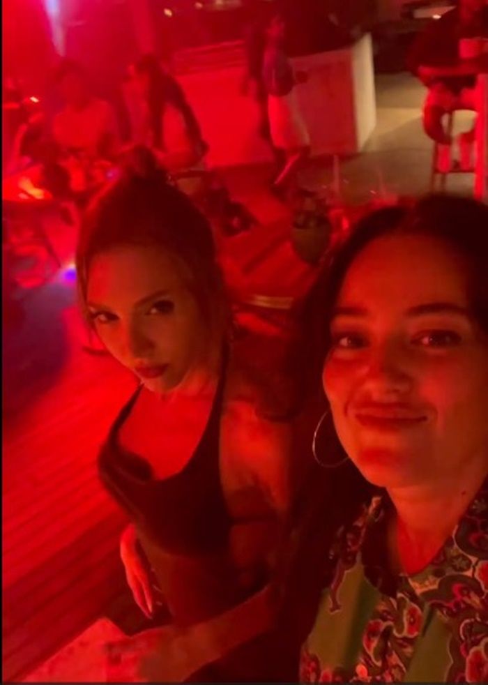 Ben Bu Cihana Sığmazam dizisinin yıldızları Pelin Akil ve Pelin Uluksar'dan eğlenceli paylaşım! Çılgınlar gibi dans ettiler, doyasıya eğlendiler 3