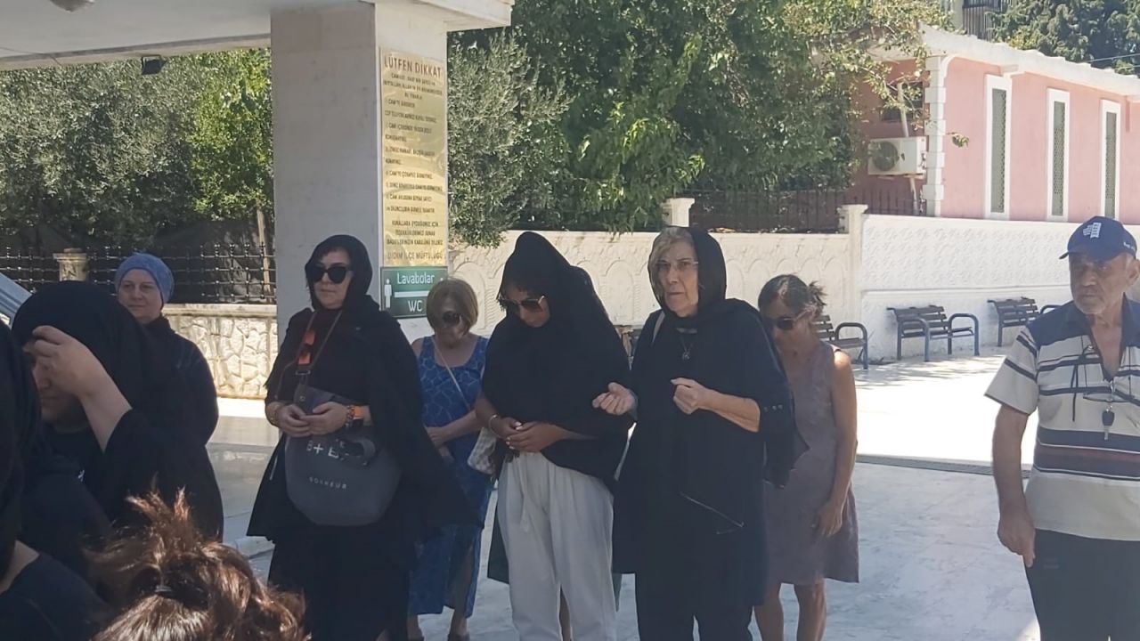 Oryantal Asena'nın acı günü! En yakınını toprağa verdi 2