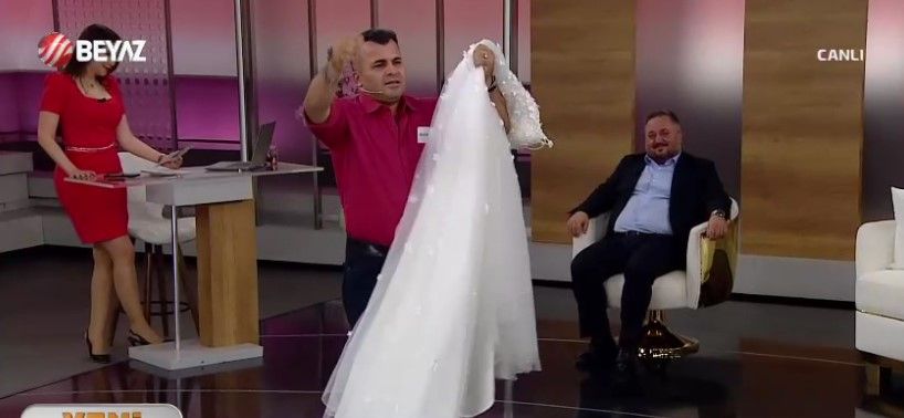 Esra Ezmeci ile Yeni Baştan programında ilginç anlar! Eşini aldatmadığını söyleyen Muharrem'i bornozlu fotoğraf ele verdi: Pişkin açıklamaları ağızları açık bıraktı 5