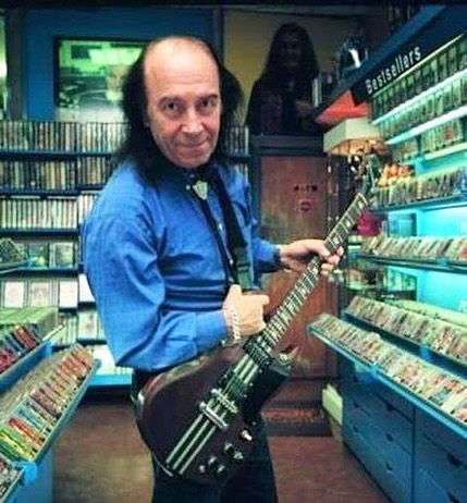 Rock müziğin efsanesi Erkin Koray'ın cenaze programı belli oldu! 40 yıldır görüşmediği müzisyen kardeşi ilk kez konuştu 1