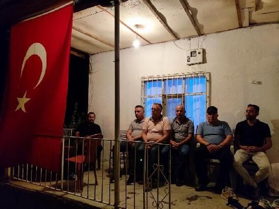 Ey şehit oğlu şehit... Dün şehit düşen Fatih Uğur Altınbaş'ın babası da 2012 yılında şehit olmuş... 1