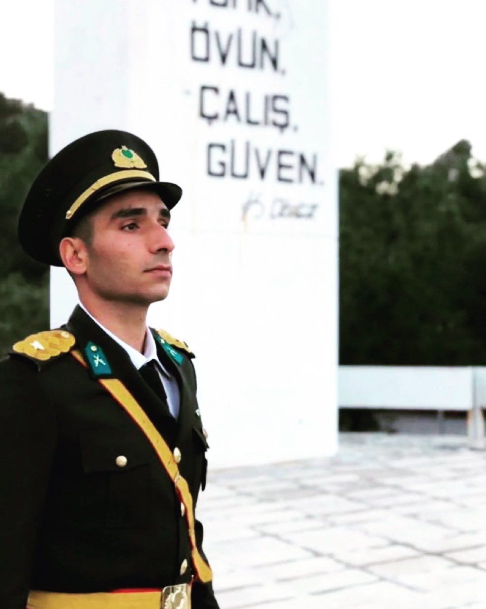 Ey şehit oğlu şehit... Dün şehit düşen Fatih Uğur Altınbaş'ın babası da 2012 yılında şehit olmuş... 3