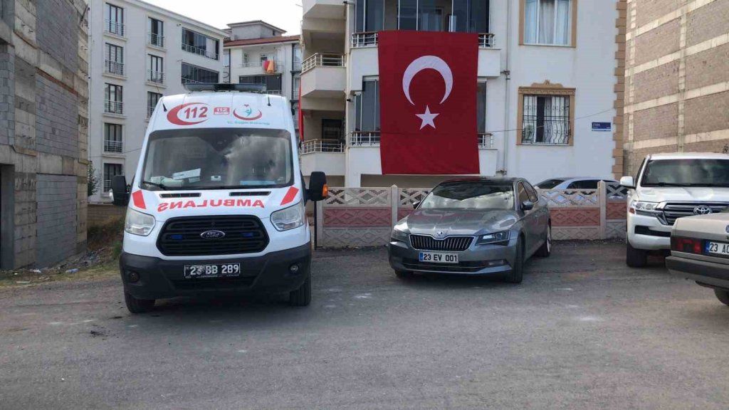 Ey şehit oğlu şehit... Dün şehit düşen Fatih Uğur Altınbaş'ın babası da 2012 yılında şehit olmuş... 5