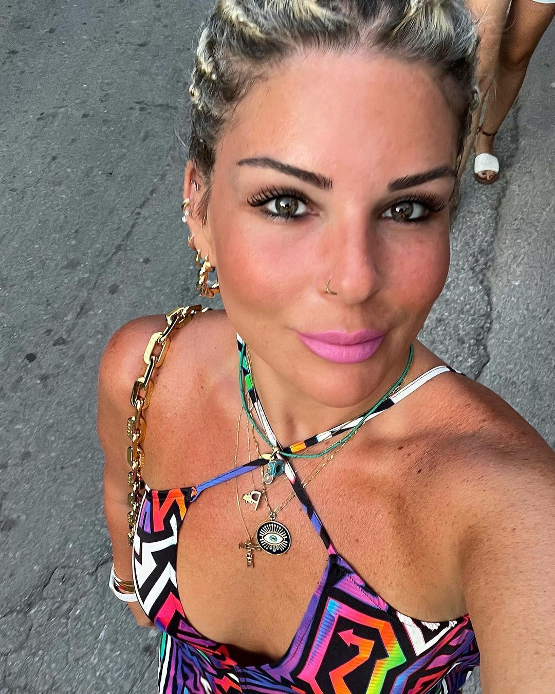93 kilo vererek bambaşka birine dönüşmüştü! Pelin Öztekin'den üstsüz poz 2