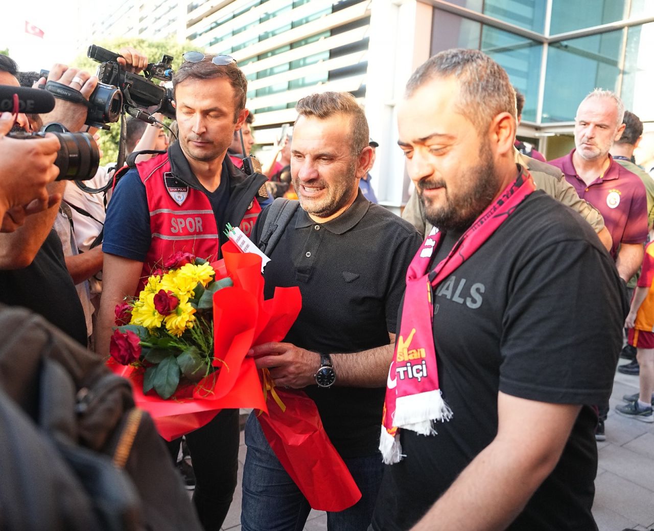 Galatasaray'dan sürpriz transfer hamlesi! Eğer Erden Timur İngilizleri ikna edebilirse... 6