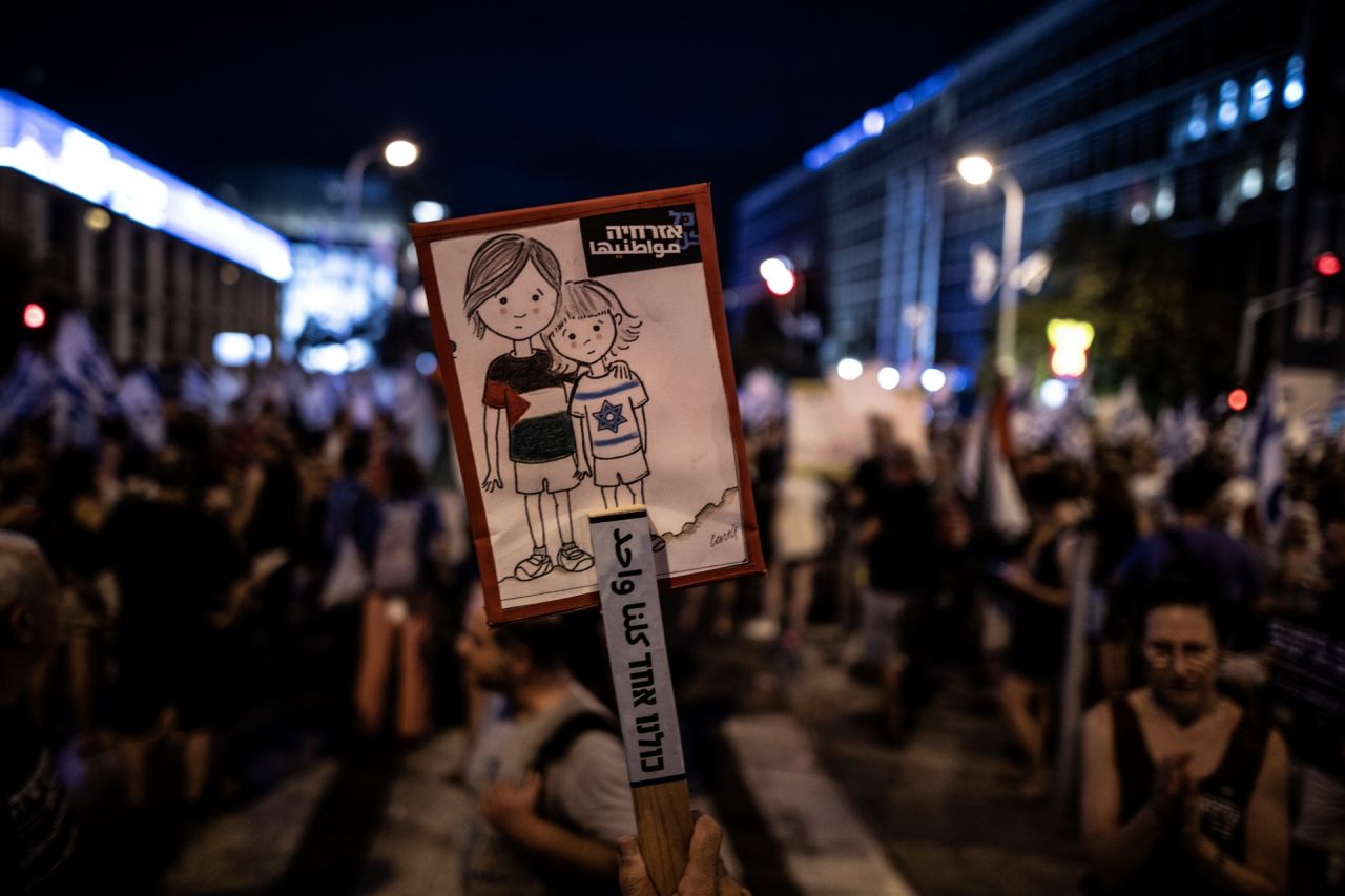 İsrail'de binlerce kişi yine sokaklarda! Öfke dinmiyor 7