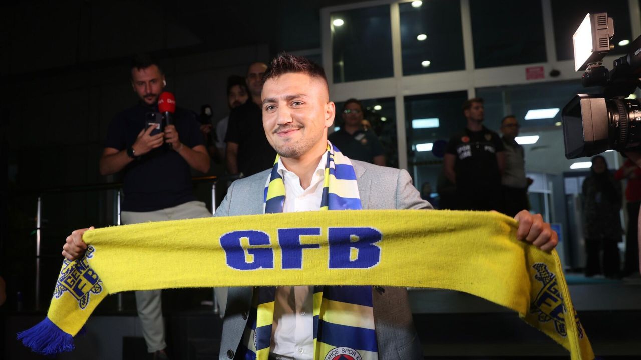 Kerem Aktürkoğlu ile Zaha arasında gerginlik! Ünlü yorumcunun gözünden kaçmadı 9