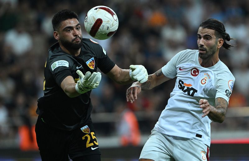 Galatasaray'da Okan Buruk; Yunus Akgün, Morutan, Yusuf Demir, Midtsjö ve Dubois'in hesabını kesti 5