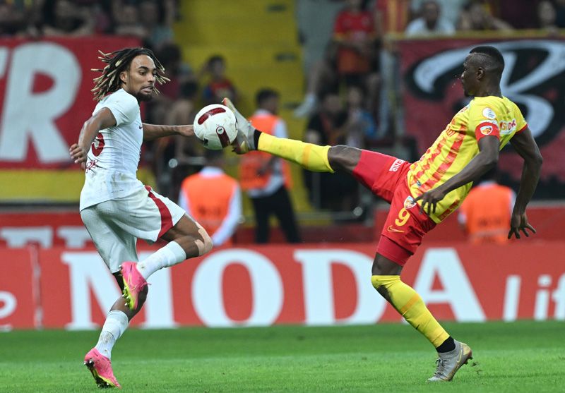 Galatasaray'da Okan Buruk; Yunus Akgün, Morutan, Yusuf Demir, Midtsjö ve Dubois'in hesabını kesti 7