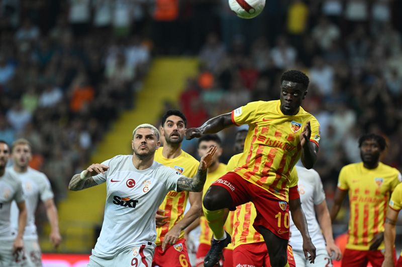 Galatasaray'da Okan Buruk; Yunus Akgün, Morutan, Yusuf Demir, Midtsjö ve Dubois'in hesabını kesti 9