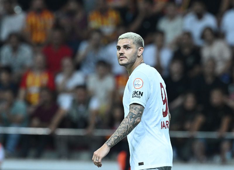 Galatasaray'da Okan Buruk; Yunus Akgün, Morutan, Yusuf Demir, Midtsjö ve Dubois'in hesabını kesti 11