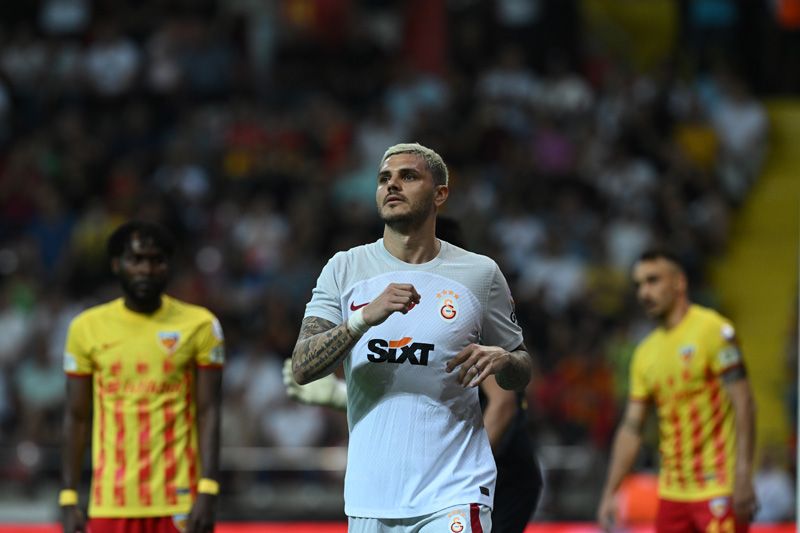 Galatasaray'da Okan Buruk; Yunus Akgün, Morutan, Yusuf Demir, Midtsjö ve Dubois'in hesabını kesti 12