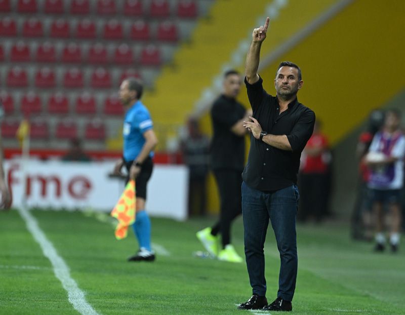 Galatasaray'da Okan Buruk; Yunus Akgün, Morutan, Yusuf Demir, Midtsjö ve Dubois'in hesabını kesti 19