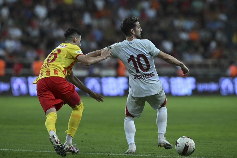 Galatasaray'da Okan Buruk; Yunus Akgün, Morutan, Yusuf Demir, Midtsjö ve Dubois'in hesabını kesti 20