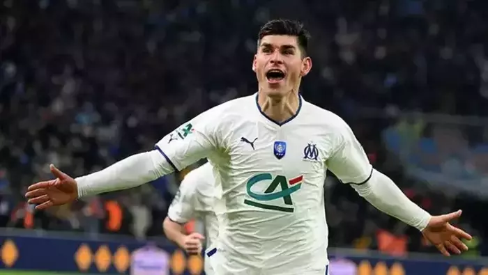 Ve o yıldız için transfer derbisi başladı! Resmen açıkladılar... 2