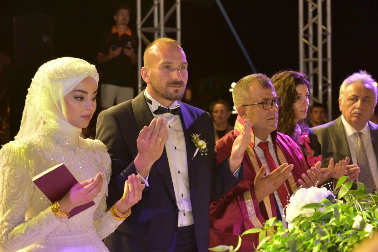 Festival gibi... 15 şahitli ve 6 bin davetli nikah... 5