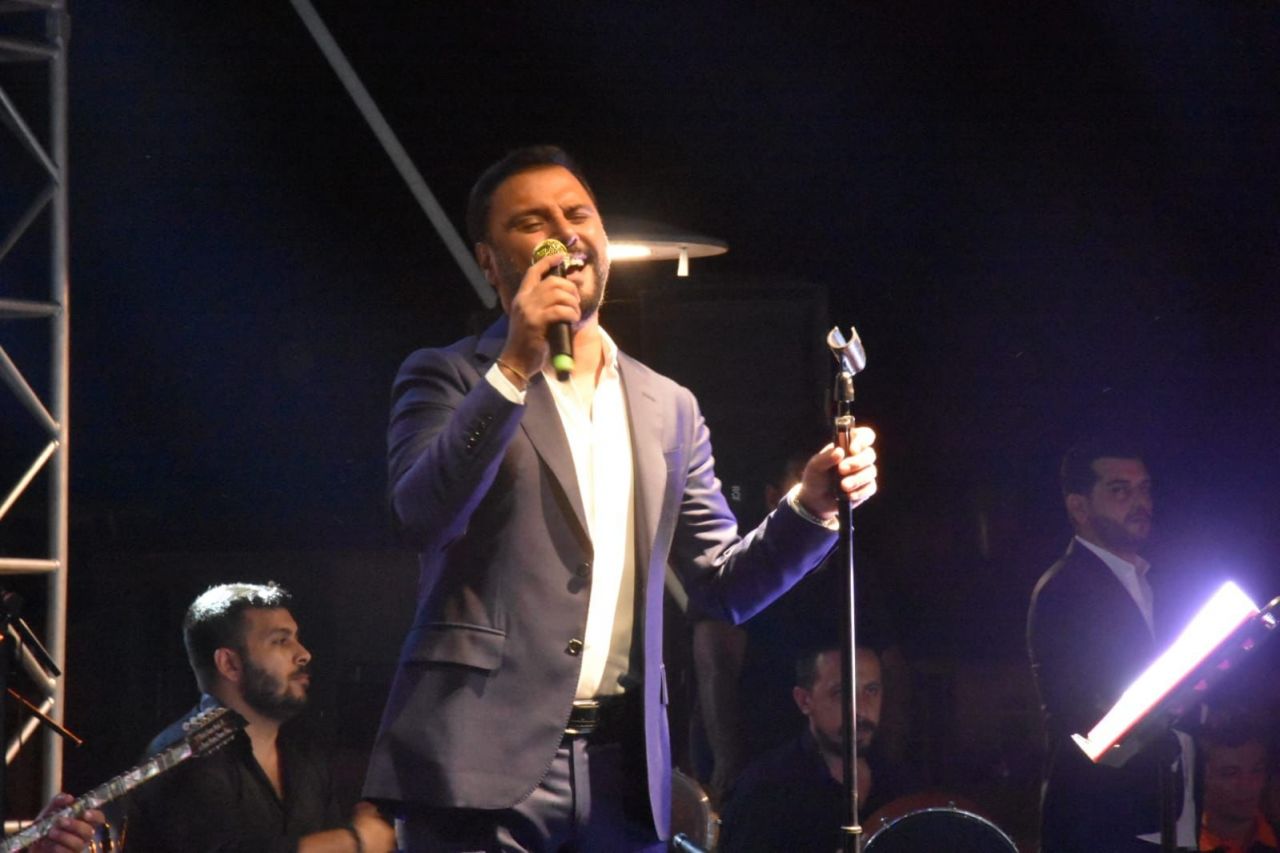 Festival gibi... 15 şahitli ve 6 bin davetli nikah... 2