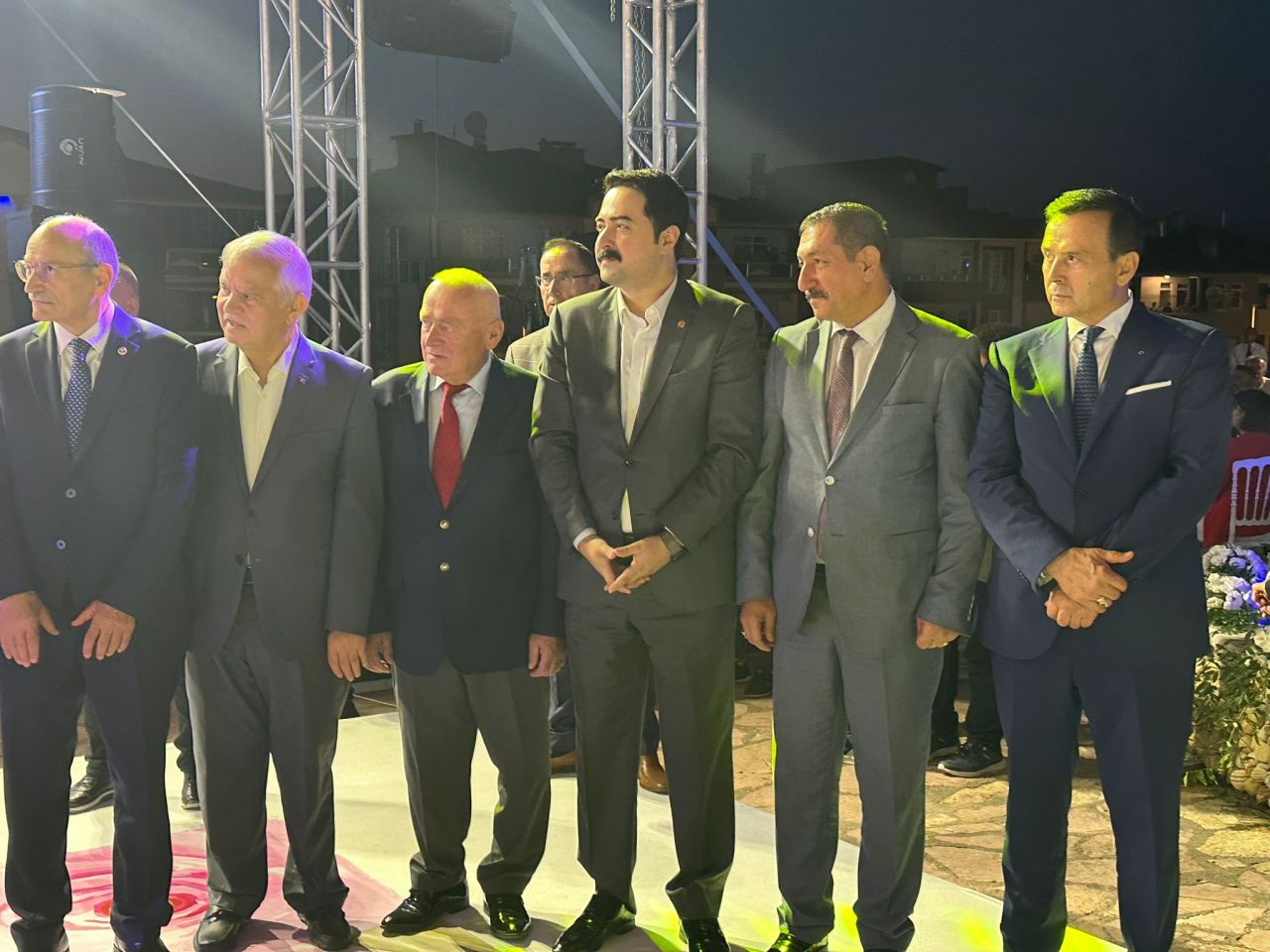 Festival gibi... 15 şahitli ve 6 bin davetli nikah... 6