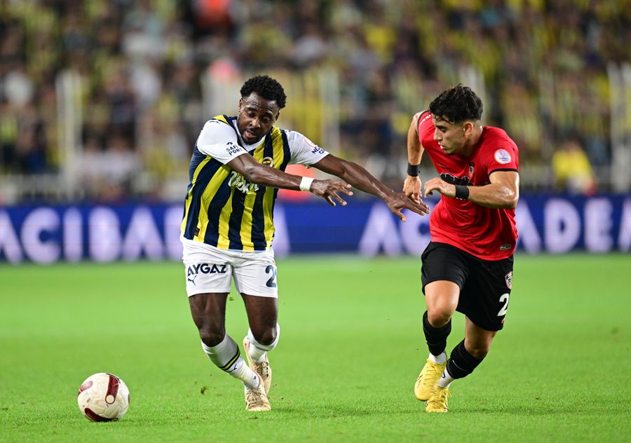Fenerbahçe inceci orta sahayı Galatasaray'ın elinden kaptı ünlü yorumcu, Erden Timur'a gönderme yaptı 4