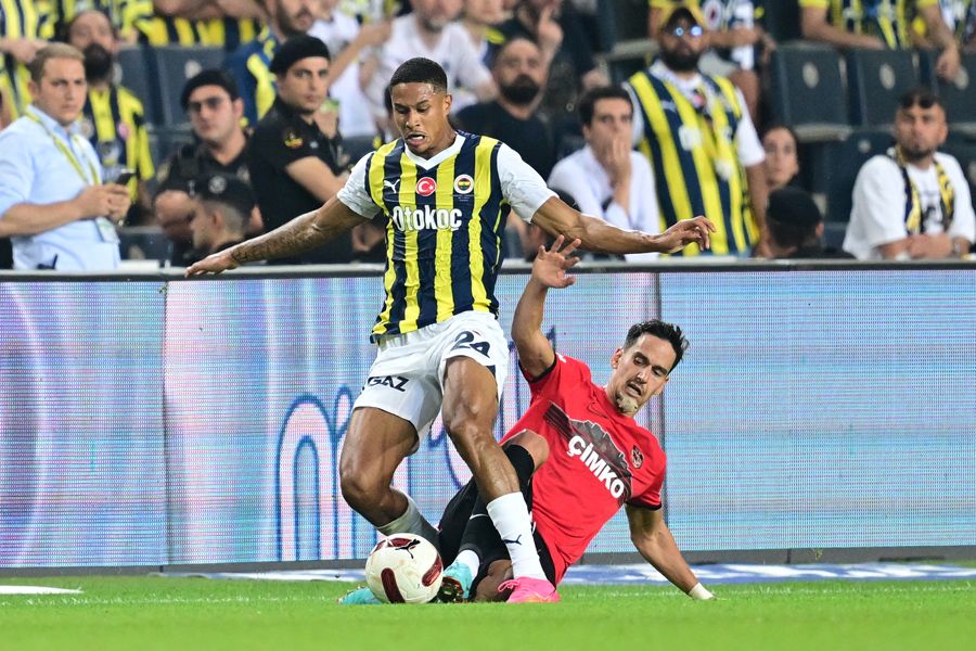 Fenerbahçe inceci orta sahayı Galatasaray'ın elinden kaptı ünlü yorumcu, Erden Timur'a gönderme yaptı 7
