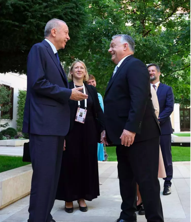 Cumhurbaşkanı Erdoğan Macaristan'da! Dikkat çeken kareler 7