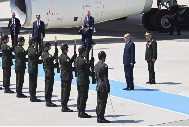 Cumhurbaşkanı Erdoğan Macaristan'da! Dikkat çeken kareler 1