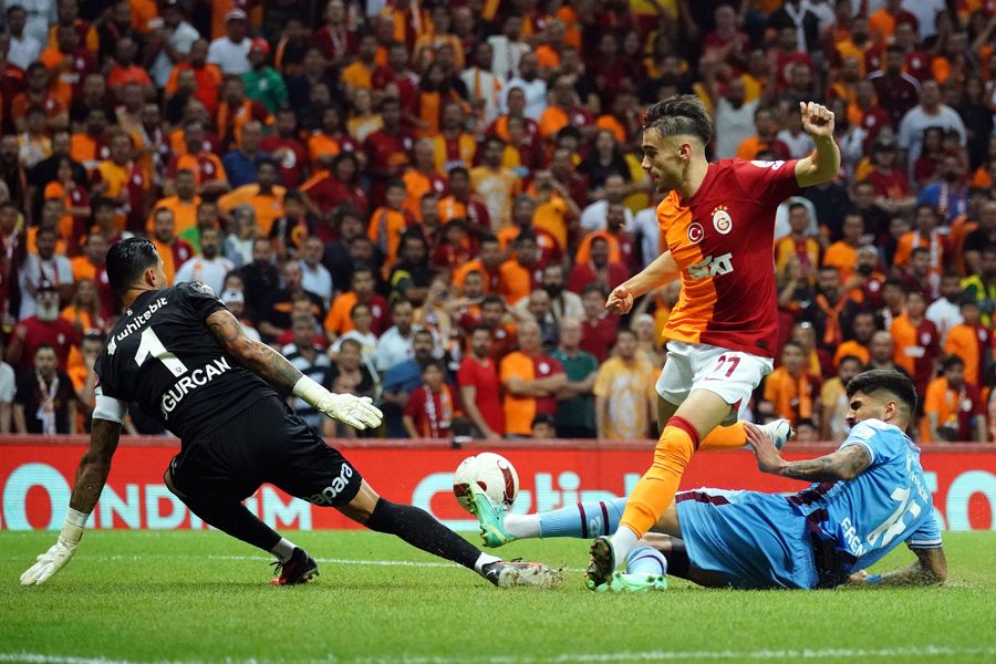 Montella'dan Dursun Özbek'e 10 milyon euro'luk kıyak! Galatasaray'dan Leicester City'e transfer oldu 16
